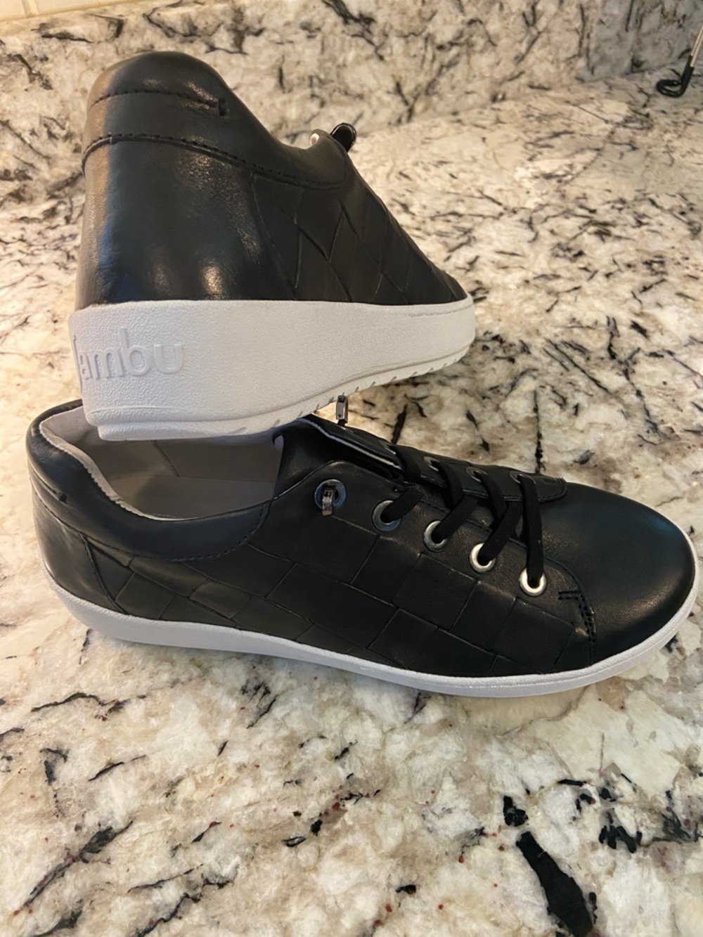 NWOB Jambu Chloe Sneakers Womans Size 9.5 Leather Basket Weave Black Streetwear